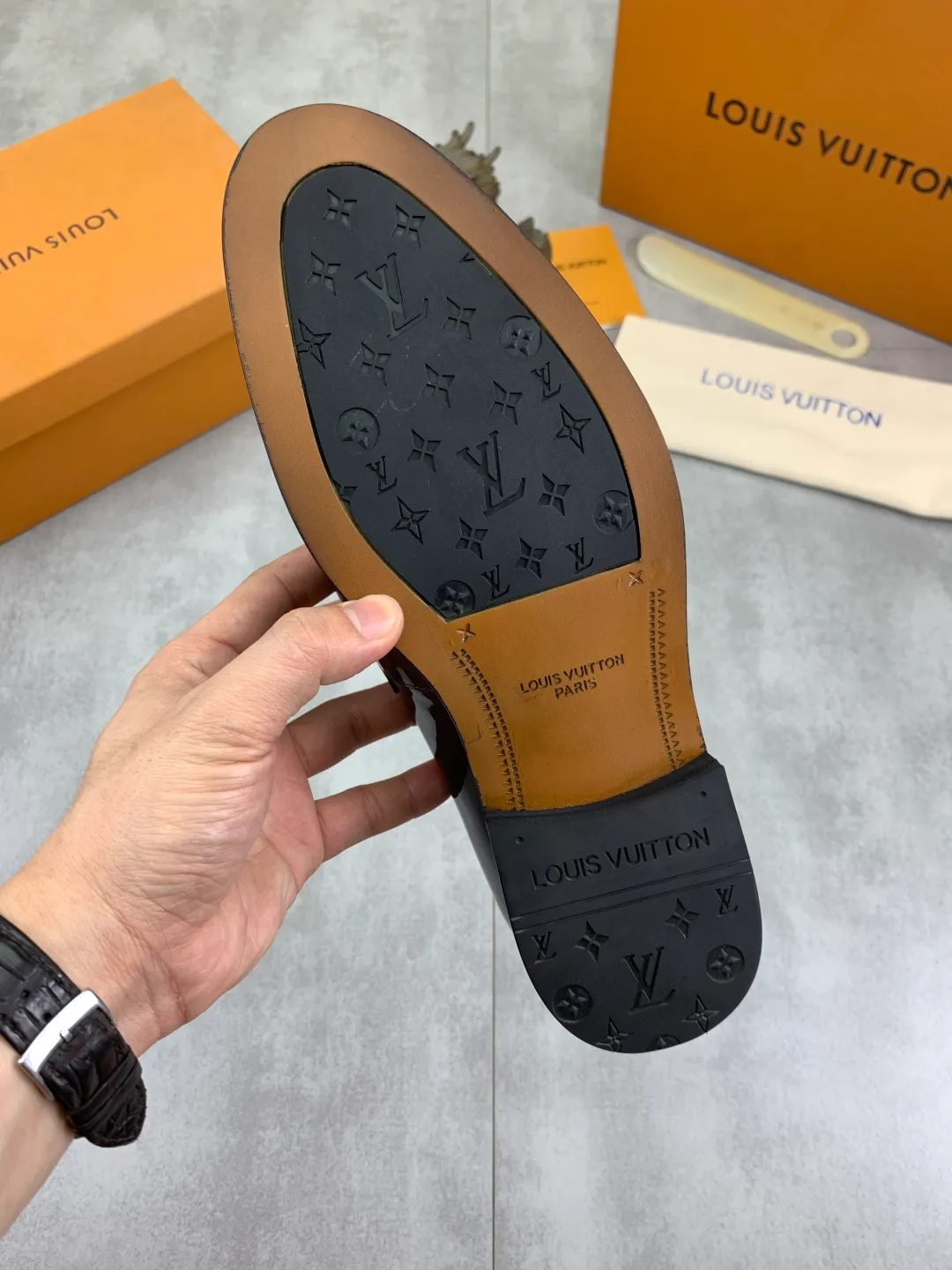 Men's shoes 💰P460💰[New model] Water-dyed cow lining 🆘 LV Louis Vuitton business leather shoes, made of original imported Italian 🇮🇹 calfskin, full cowhide lining, carefully handmade by professional shoemakers, the original version is specially designed for wear-resistant outsole. Standard code: 39-45 5️⃣color🉑️select